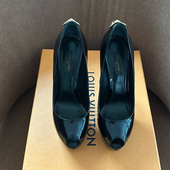 Louis Vuitton Oh Really! Patent Black Pumps - EU38 - Picture 3 of 14